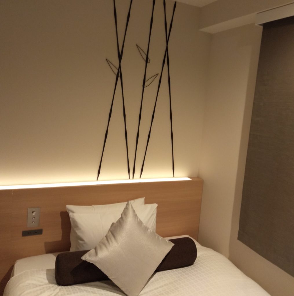 ロイヤルツインホテル京都八条口　室内の様子　ベッド