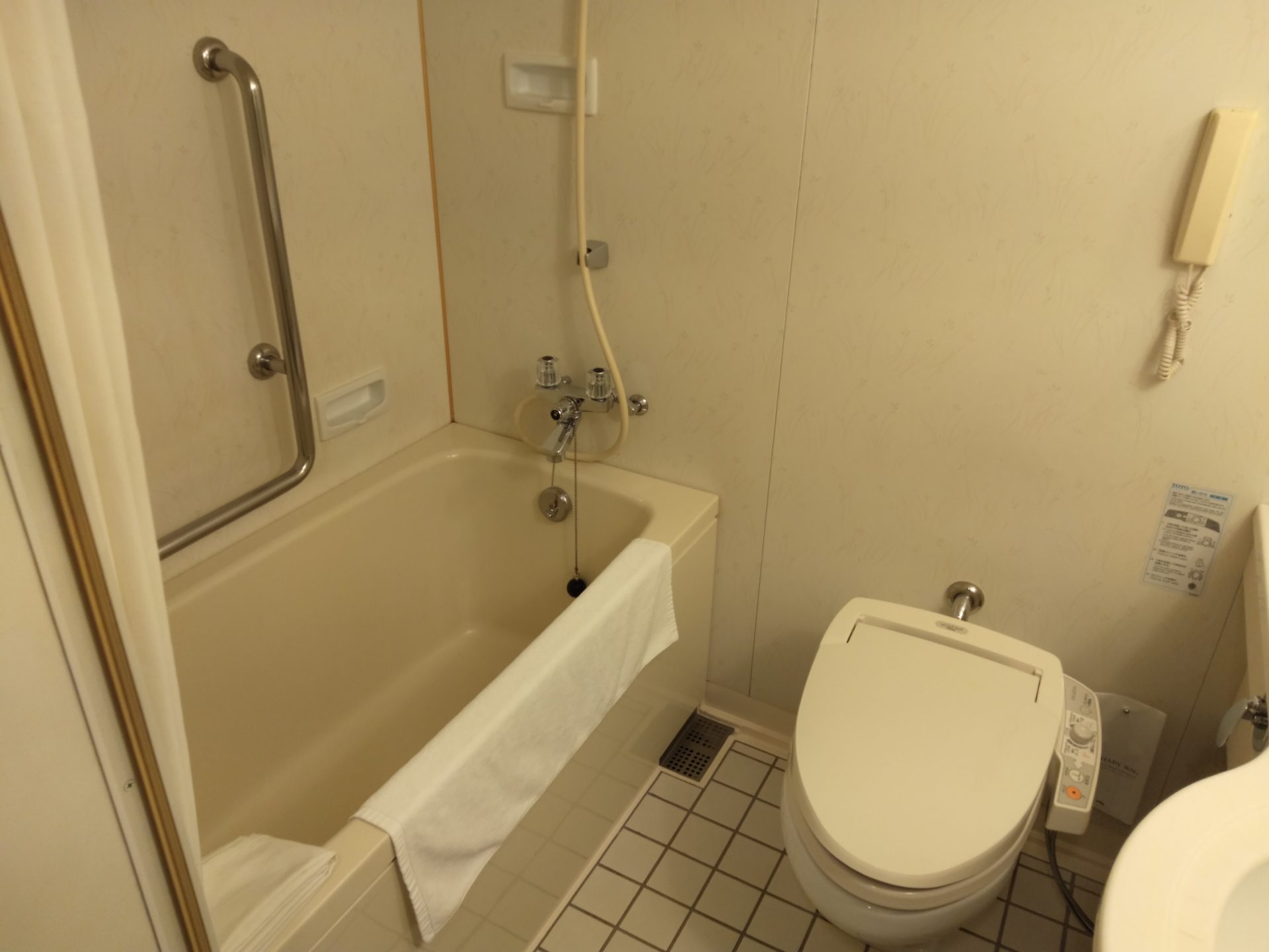 岡山国際ホテル　浴室　トイレ　洗面台