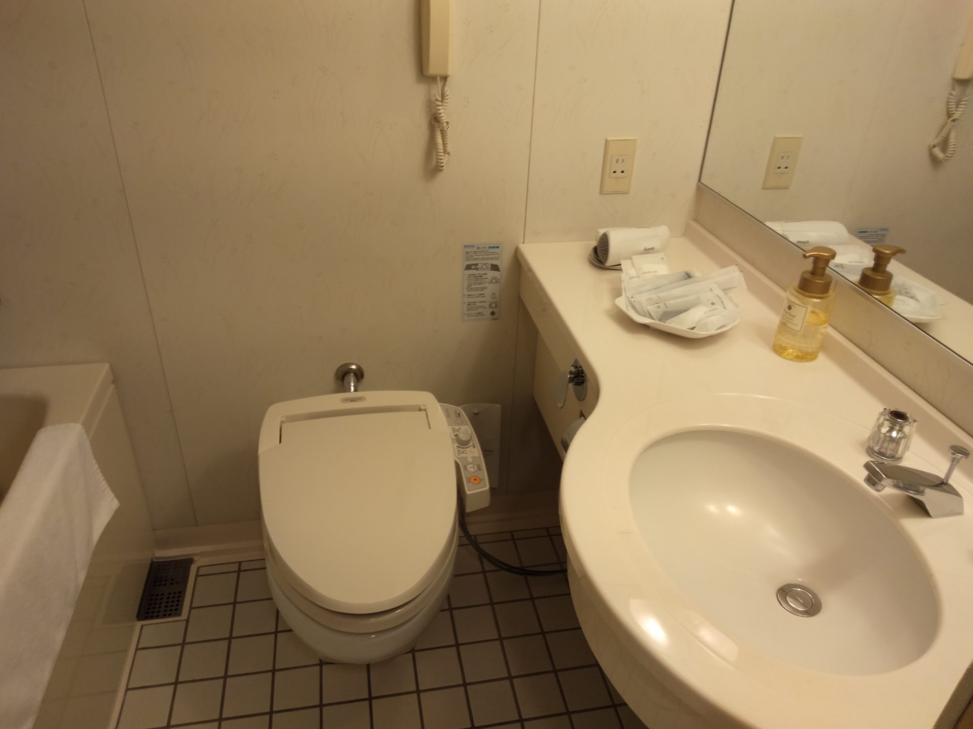 岡山国際ホテル　トイレ　洗面台