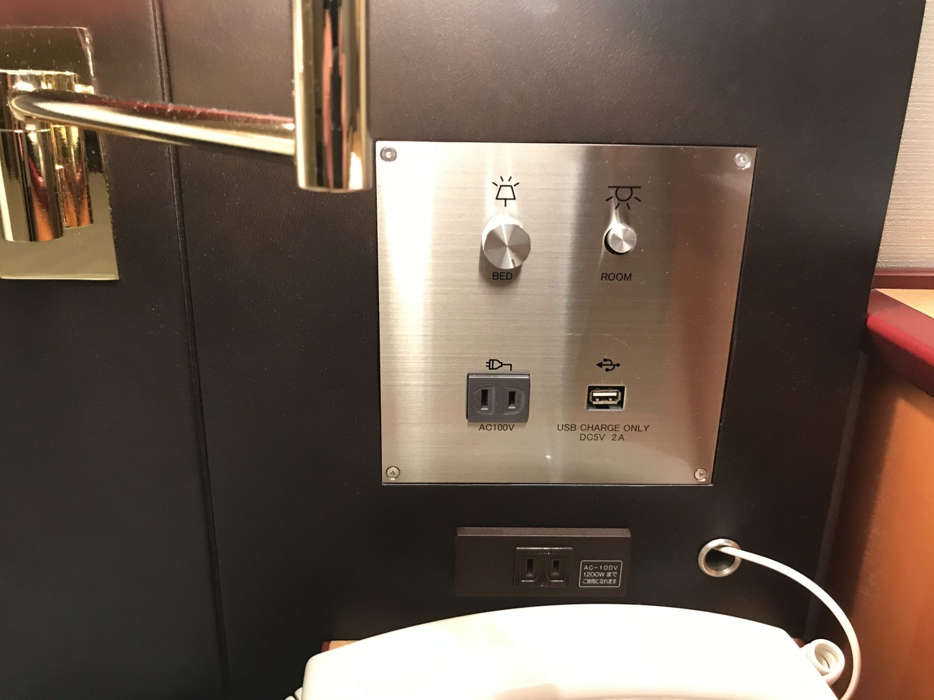 ホテル阪神大阪　室内　設備　USB　コンセント
